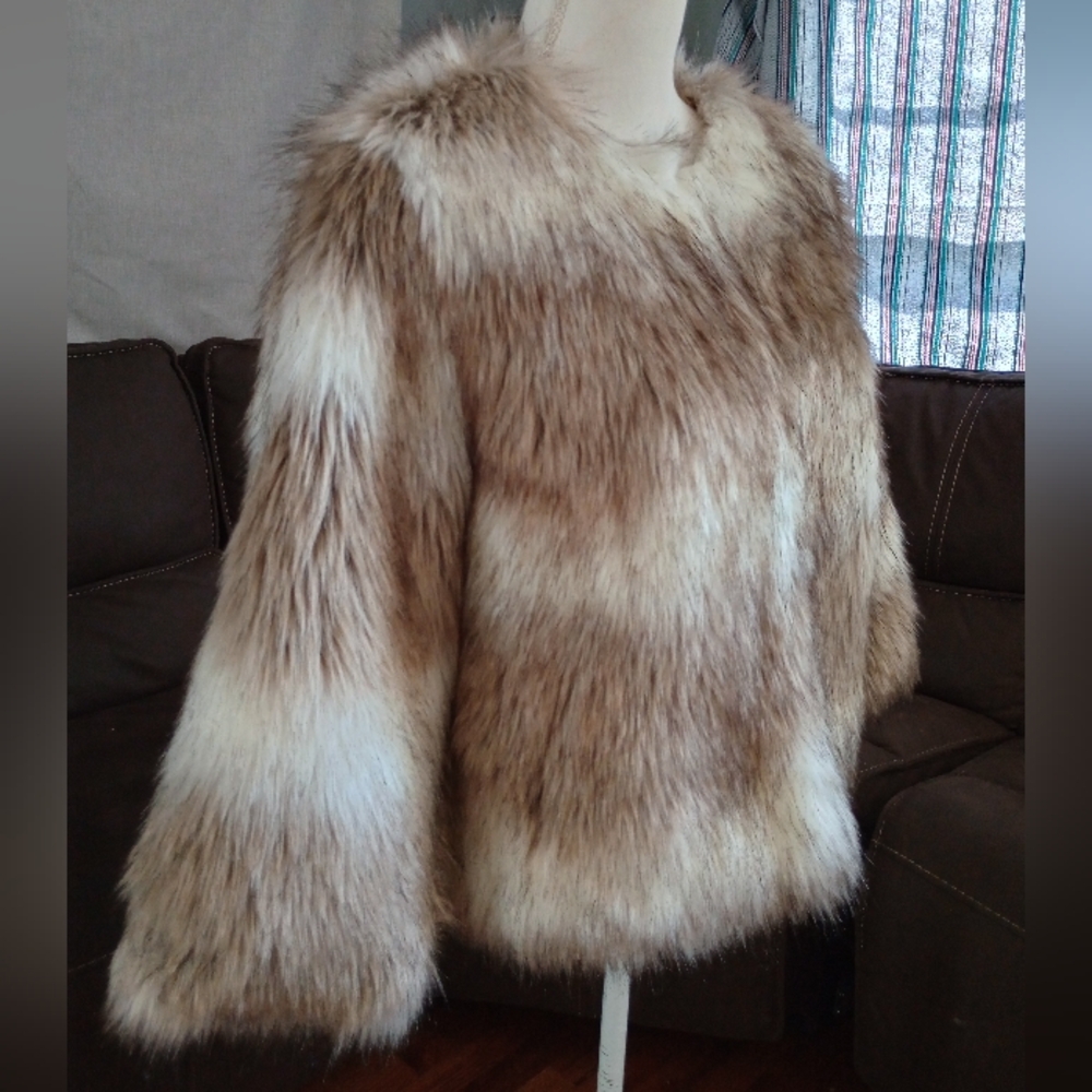 Victoria's Secret faux fur coat - Picture 2 of 9